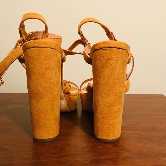 NWT Olivia Ferguson Suede   - Picture 4 of 5